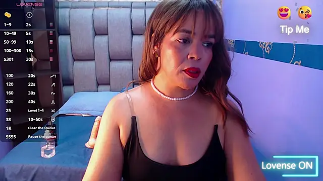 Abril Beltran  online show from March 12, 9:35 pm