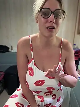 Snapshot of Leanymphoo chatting on October 3, 8:33 am Leanymphoo online show from October 3, 8:33 am