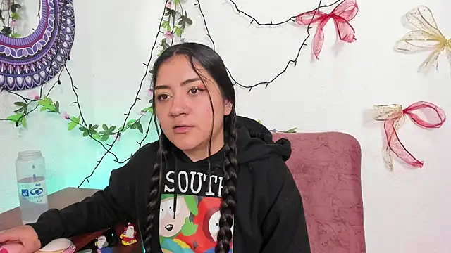 Hanna moore1 online show from December 2, 6:32 pm