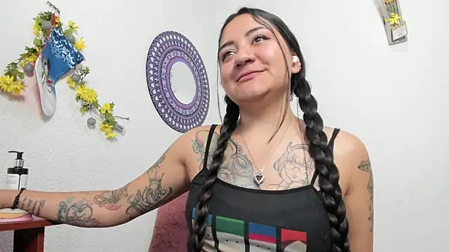 Hanna moore1 online show from December 16, 7:21 pm