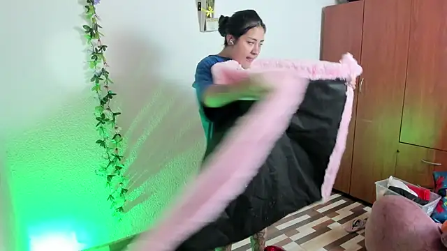 Hanna moore1 online show from December 19, 12:56 am