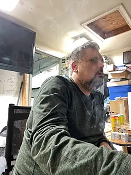 Snapshot of tank32s chatting on February 28, 7:05 am tank32s online show from February 28, 7:05 am