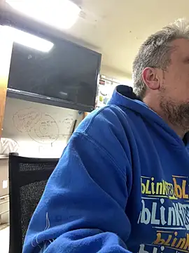 Snapshot of tank32s chatting on March 6, 8:30 am tank32s online show from March 6, 8:30 am
