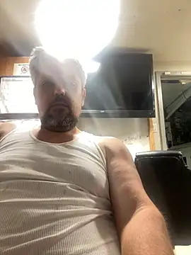 Snapshot of tank32s chatting on September 10, 4:45 am tank32s online show from September 10, 4:45 am