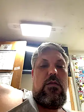 Snapshot of tank32s chatting on September 14, 5:06 am tank32s online show from September 14, 5:06 am