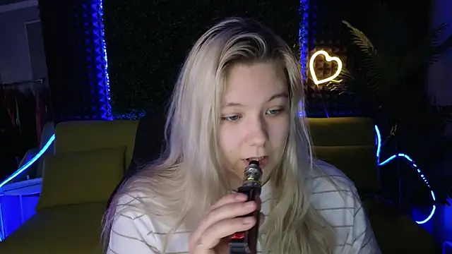 DjennaPalme online show from December 15, 2:41 am