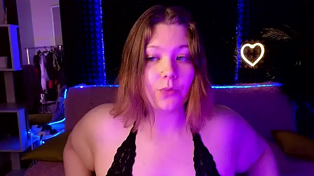 Snapshot of DjennaPalme chatting on October 13, 1:38 am DjennaPalme online show from October 13, 1:38 am