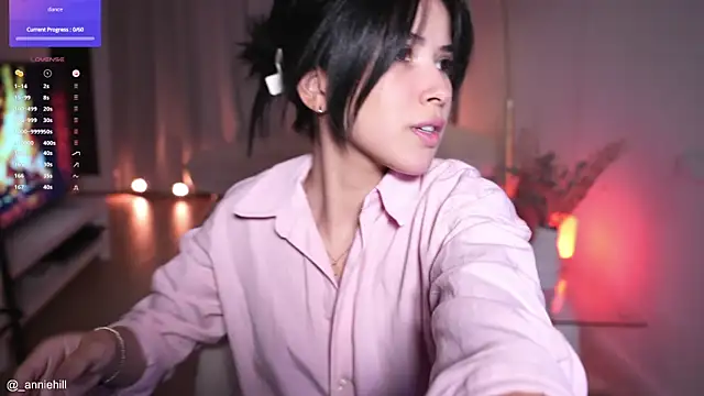 anniehillofficial online show from September 27, 8:25 pm