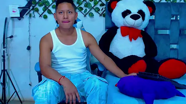 Snapshot of Hakim_prettynigg chatting on April 2, 10:07 pm Hakim prettynigg online show from April 2, 10:07 pm