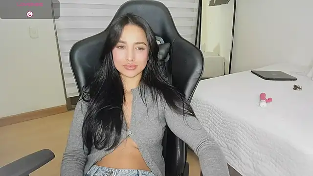 EvaMoet online show from February 7, 5:00 am