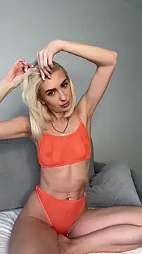Snapshot of Mia_Roxie chatting on March 19, 3:21 am Mia Roxie online show from March 19, 3:21 am