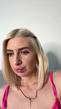 Snapshot of Mia_Roxie chatting on March 20, 3:00 am Mia Roxie online show from March 20, 3:00 am