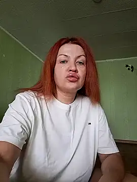 Snapshot of KiraXTender chatting on October 17, 2:59 am KiraXTender online show from October 17, 2:59 am