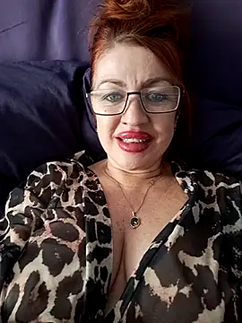 Snapshot of KiraXTender chatting on November 15, 5:05 am KiraXTender online show from November 15, 5:05 am