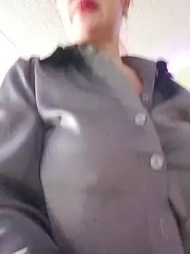 Snapshot of KiraXTender chatting on November 23, 4:56 am KiraXTender online show from November 23, 4:56 am