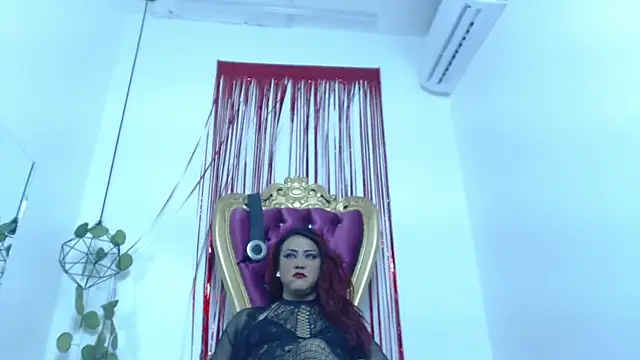 Amyredqueen  online show from February 18, 5:21 pm