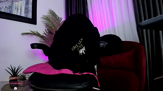 brianahill  online show from October 4, 7:23 pm