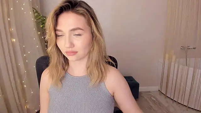 Snapshot of GracefulLook chatting on January 19, 1:53 am GracefulLook online show from January 19, 1:53 am