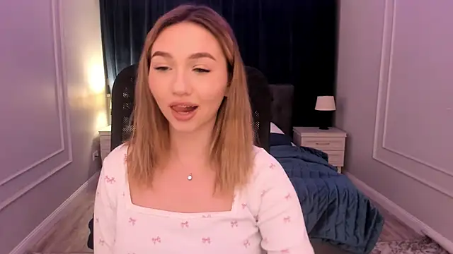 Snapshot of GracefulLook chatting on January 26, 2:03 am GracefulLook online show from January 26, 2:03 am