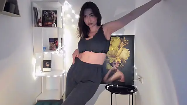 Snapshot of GracefulLook chatting on February 5, 3:23 am GracefulLook online show from February 5, 3:23 am