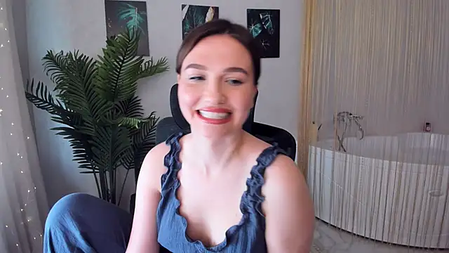 Snapshot of GracefulLook chatting on February 6, 9:43 am GracefulLook online show from February 6, 9:43 am