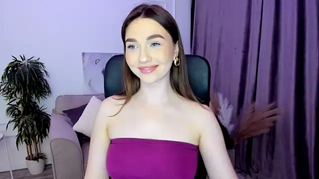 Snapshot of GracefulLook chatting on February 12, 3:29 am GracefulLook online show from February 12, 3:29 am