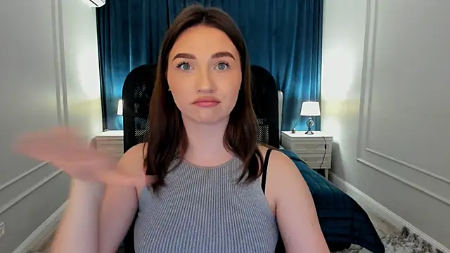 Snapshot of GracefulLook chatting on February 15, 7:39 pm GracefulLook online show from February 15, 7:39 pm