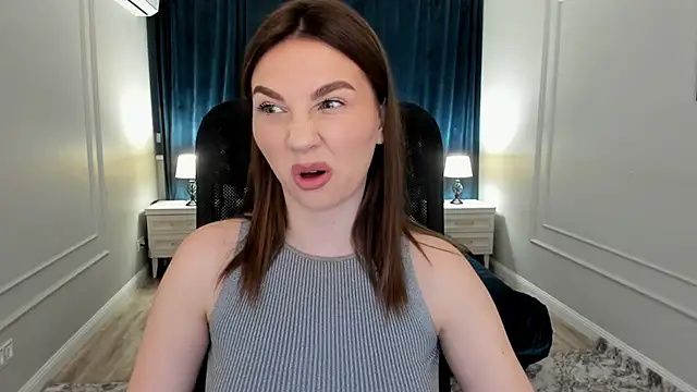 Snapshot of GracefulLook chatting on February 22, 3:34 am GracefulLook online show from February 22, 3:34 am