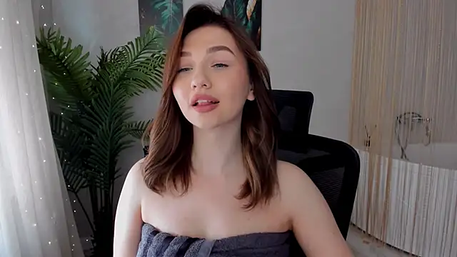 Snapshot of GracefulLook chatting on February 28, 6:54 am GracefulLook online show from February 28, 6:54 am