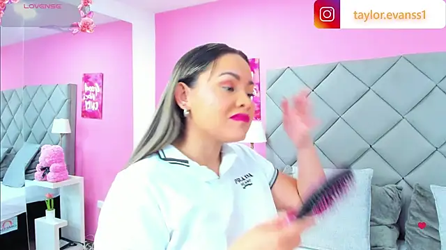 Snapshot of TaylorEvanss chatting on September 20, 5:58 pm TaylorEvanss online show from September 20, 5:58 pm