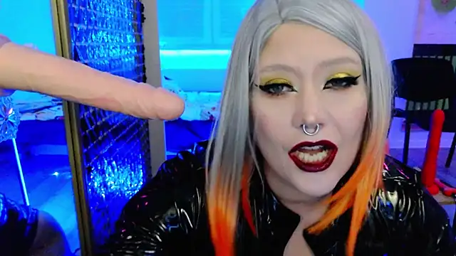 wickedxqueen online show from January 18, 8:45 pm