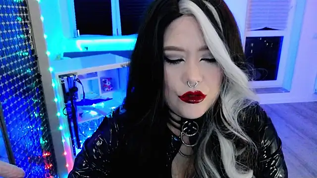 wickedxqueen online show from March 22, 9:29 pm