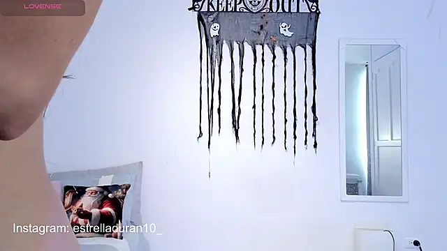 Estrella Duran online show from December 5, 8:00 pm