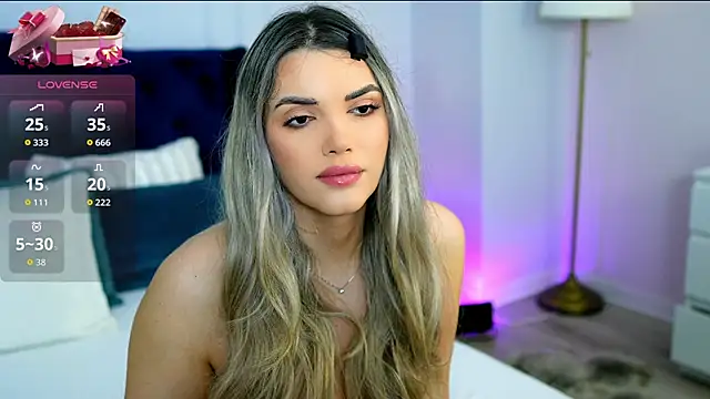 Snapshot of SophieAnn chatting on March 3, 4:40 am SophieAnn online show from March 3, 4:40 am