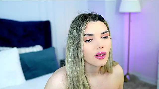 Snapshot of SophieAnn chatting on March 20, 4:50 am SophieAnn online show from March 20, 4:50 am