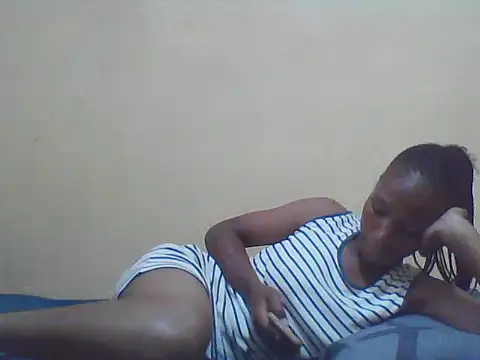 Snapshot of Smillie_prety chatting on February 15, 10:25 am Smillie prety online show from February 15, 10:25 am