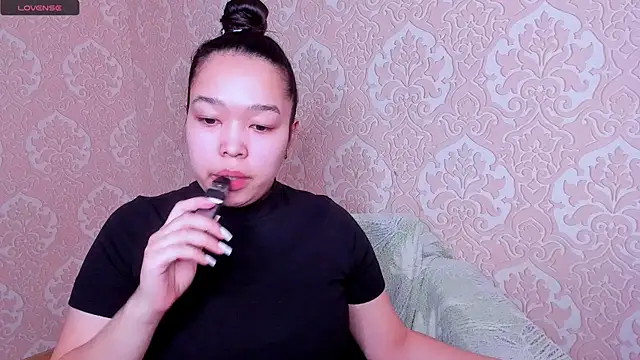 Snapshot of Kris_top_Lee chatting on April 7, 2:45 am Kris top Lee online show from April 7, 2:45 am