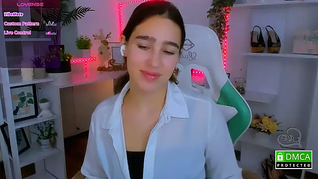  Eliizabeth  online show from December 19, 10:17 pm