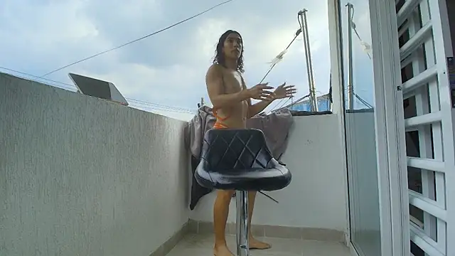 Snapshot of roxana_collins chatting on March 6, 9:44 pm roxana collins online show from March 6, 9:44 pm