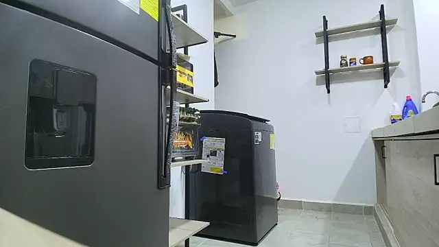 Snapshot of roxana_collins chatting on March 11, 2:28 am roxana collins online show from March 11, 2:28 am