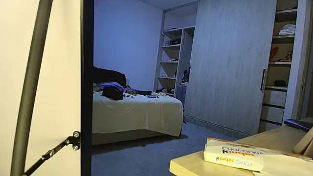 Snapshot of roxana_collins chatting on March 26, 3:23 am roxana collins online show from March 26, 3:23 am