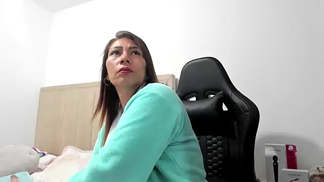 Snapshot of Chloemiller89 chatting on October 17, 7:38 pm Chloemiller89 online show from October 17, 7:38 pm