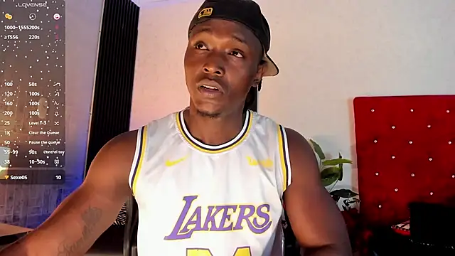 Snapshot of DannSmmith chatting on October 26, 5:02 am DannSmmith online show from October 26, 5:02 am