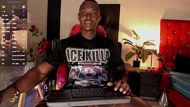 Snapshot of DannSmmith chatting on December 15, 12:20 pm DannSmmith online show from December 15, 12:20 pm