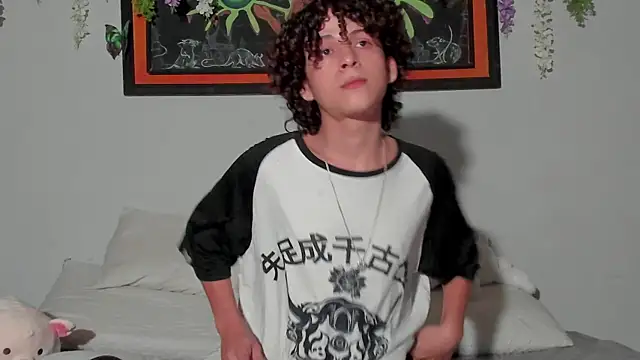 Snapshot of Cherry_boy_18 chatting on February 12, 1:09 am Cherry boy 18 online show from February 12, 1:09 am