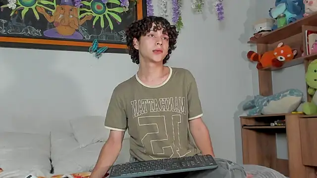 Snapshot of Cherry_boy_18 chatting on March 8, 6:26 pm Cherry boy 18 online show from March 8, 6:26 pm