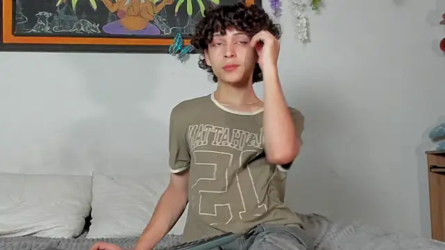 Snapshot of Cherry_boy_18 chatting on March 9, 3:54 am Cherry boy 18 online show from March 9, 3:54 am