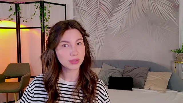 Marie Diaze online show from July 18, 5:11 am