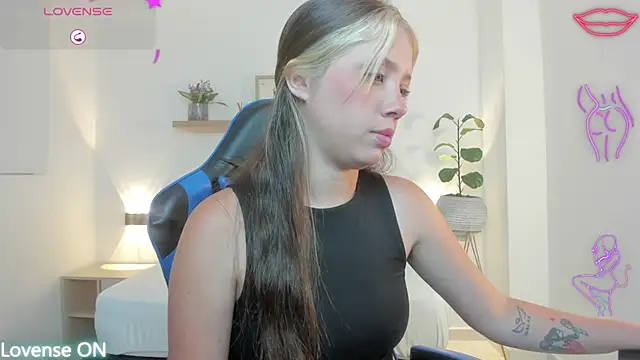 Snapshot of nataly_rodri chatting on April 25, 2:03 am nataly rodri online show from April 25, 2:03 am