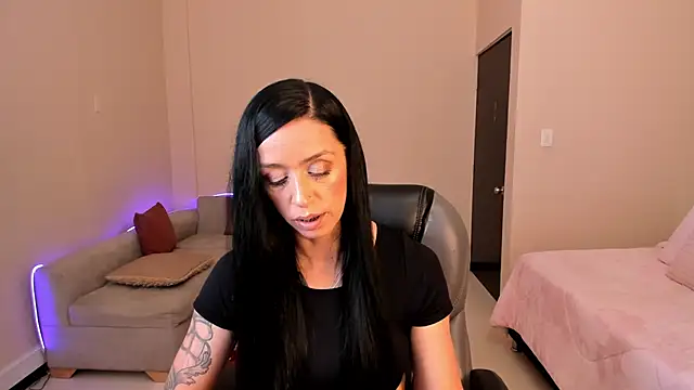 Kristen Garner online show from May 30, 8:17 pm
